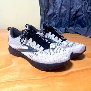 Brooks Revel 4 White Black Athletic Running Shoes Mens Size 15 D VERY CLEAN